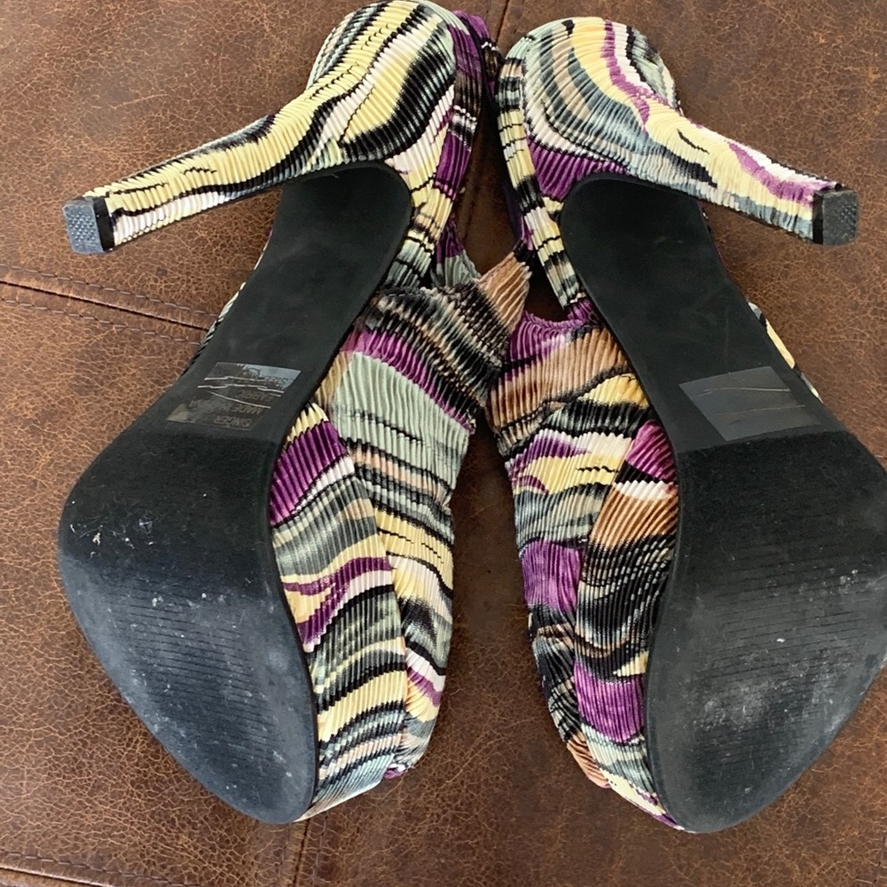 Two Lips Heels - Picture 7 of 7